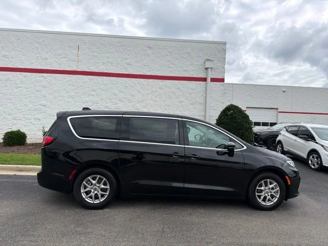 Used 2024 Black Chrysler Touring L image 10