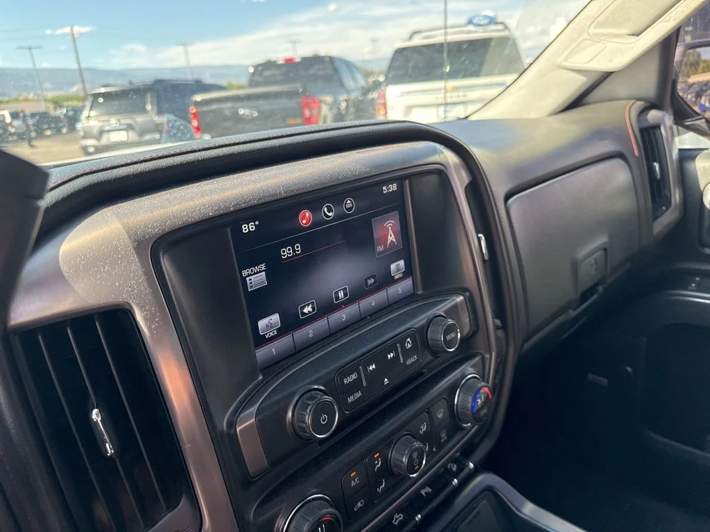 Used 2015 White Diamond Tricoat GMC SLT image 24
