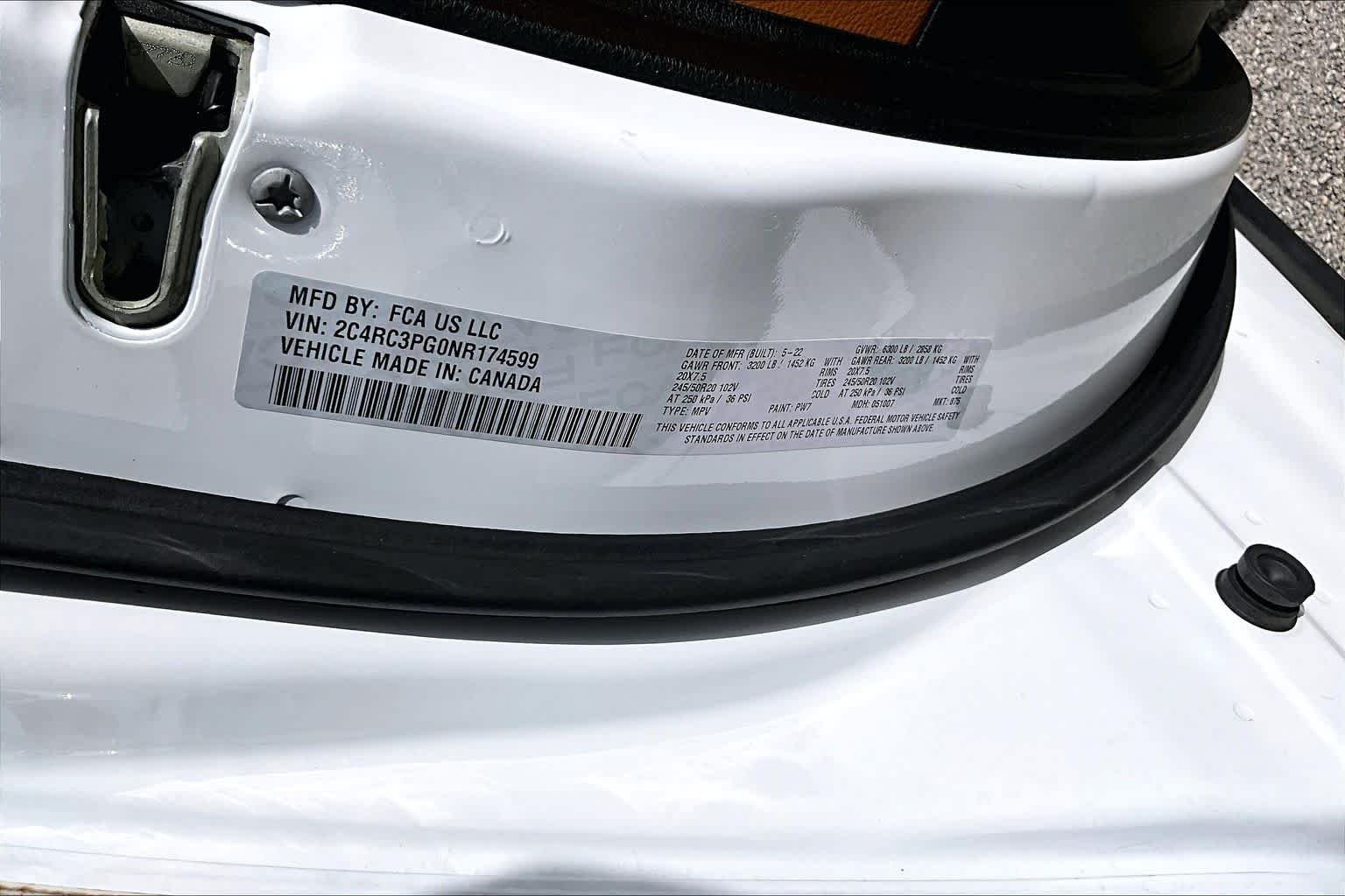 Used 2022 Bright White Clearcoat Chrysler Pinnacle image 35