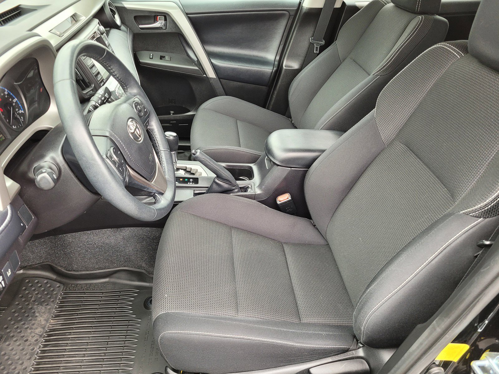 Used 2017  Toyota XLE image 16