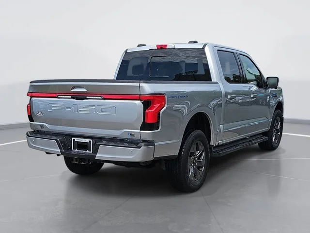 Used 2025 Silver Ford Lariat image 3