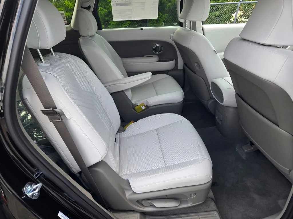 New 2026 Abyss Black Hyundai SEL Premium image 9