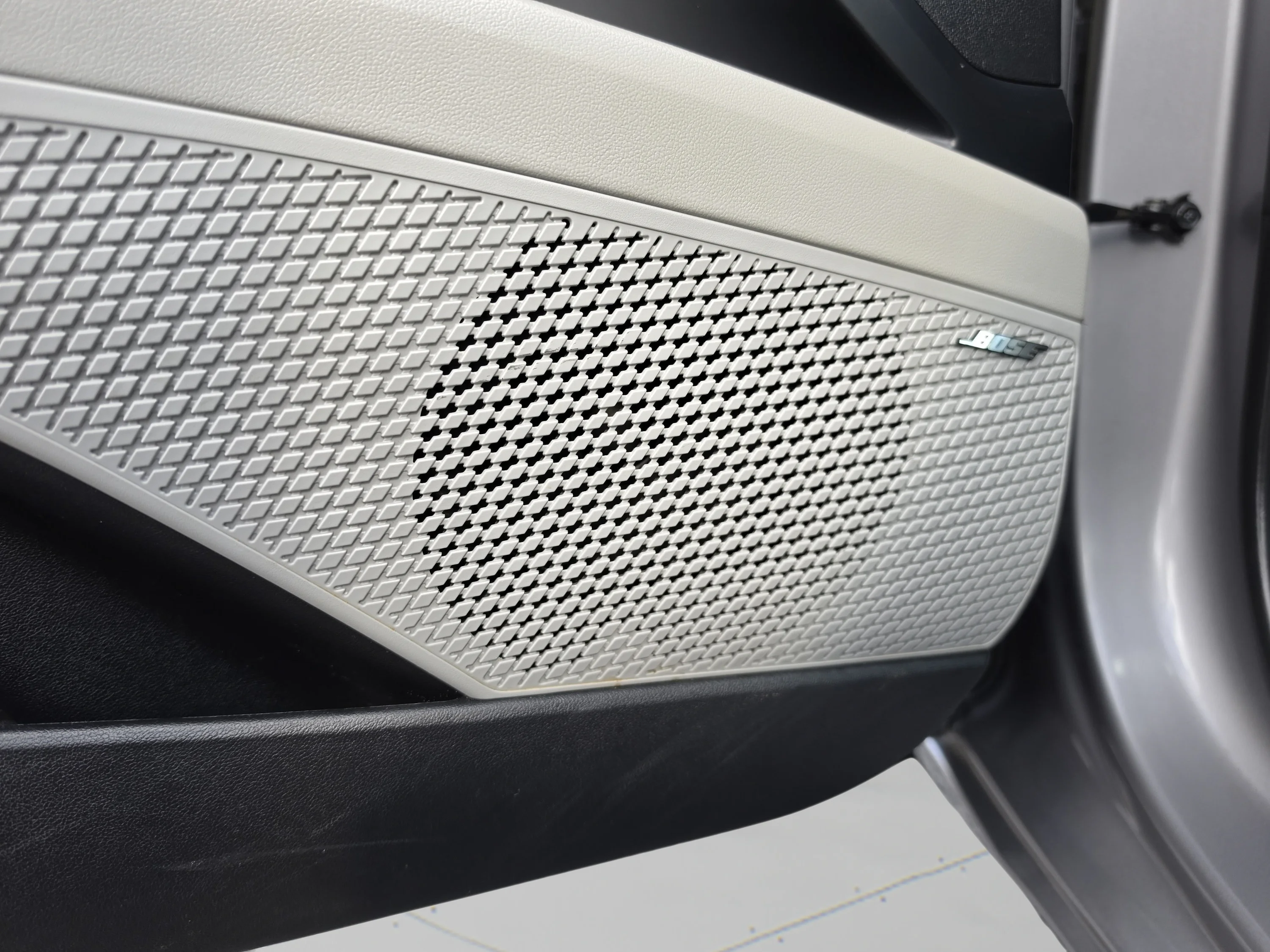Used 2025 Fluid Metal Hyundai Limited image 21