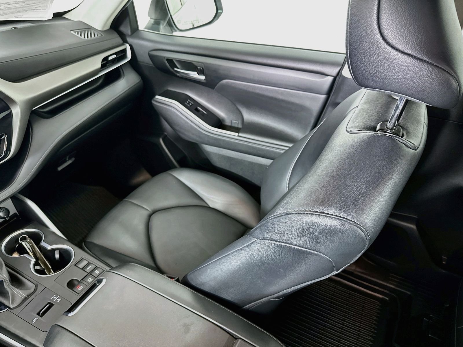 Used 2023 Pearl Toyota XLE image 24