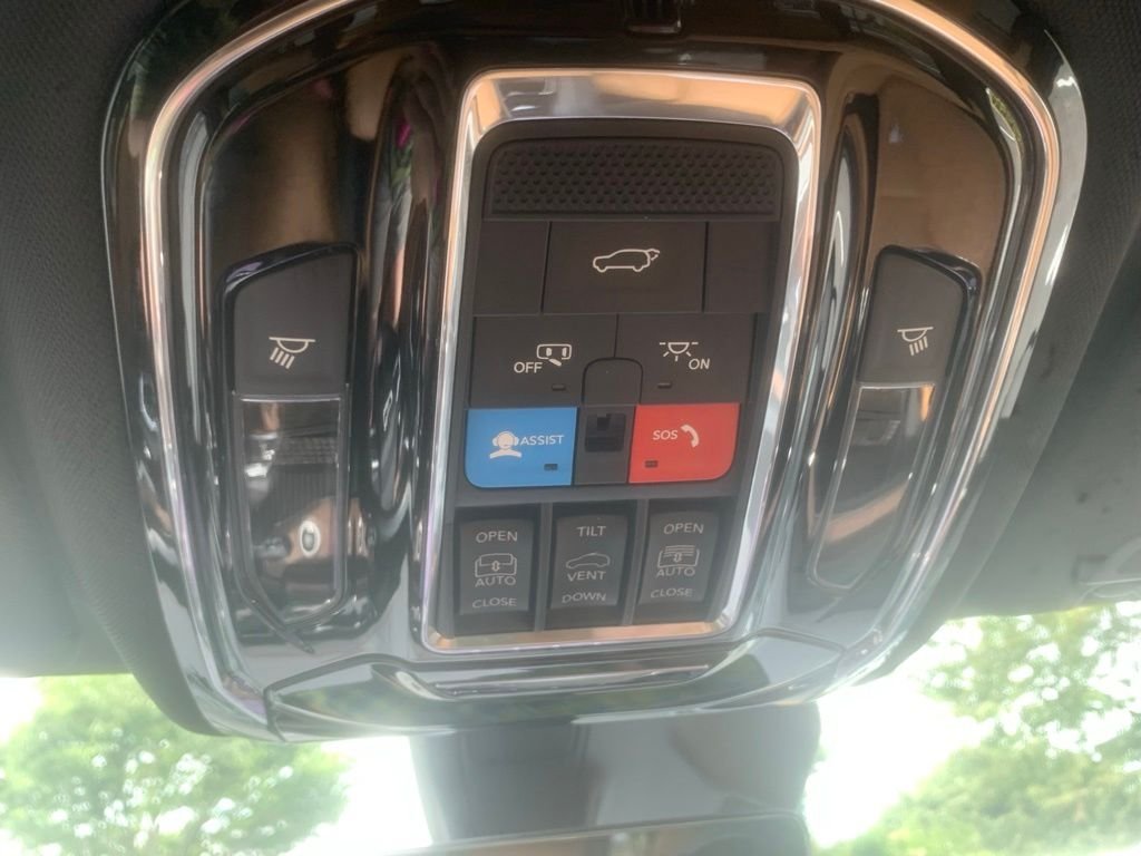 Used 2022 Brown Jeep Summit 4xe image 27
