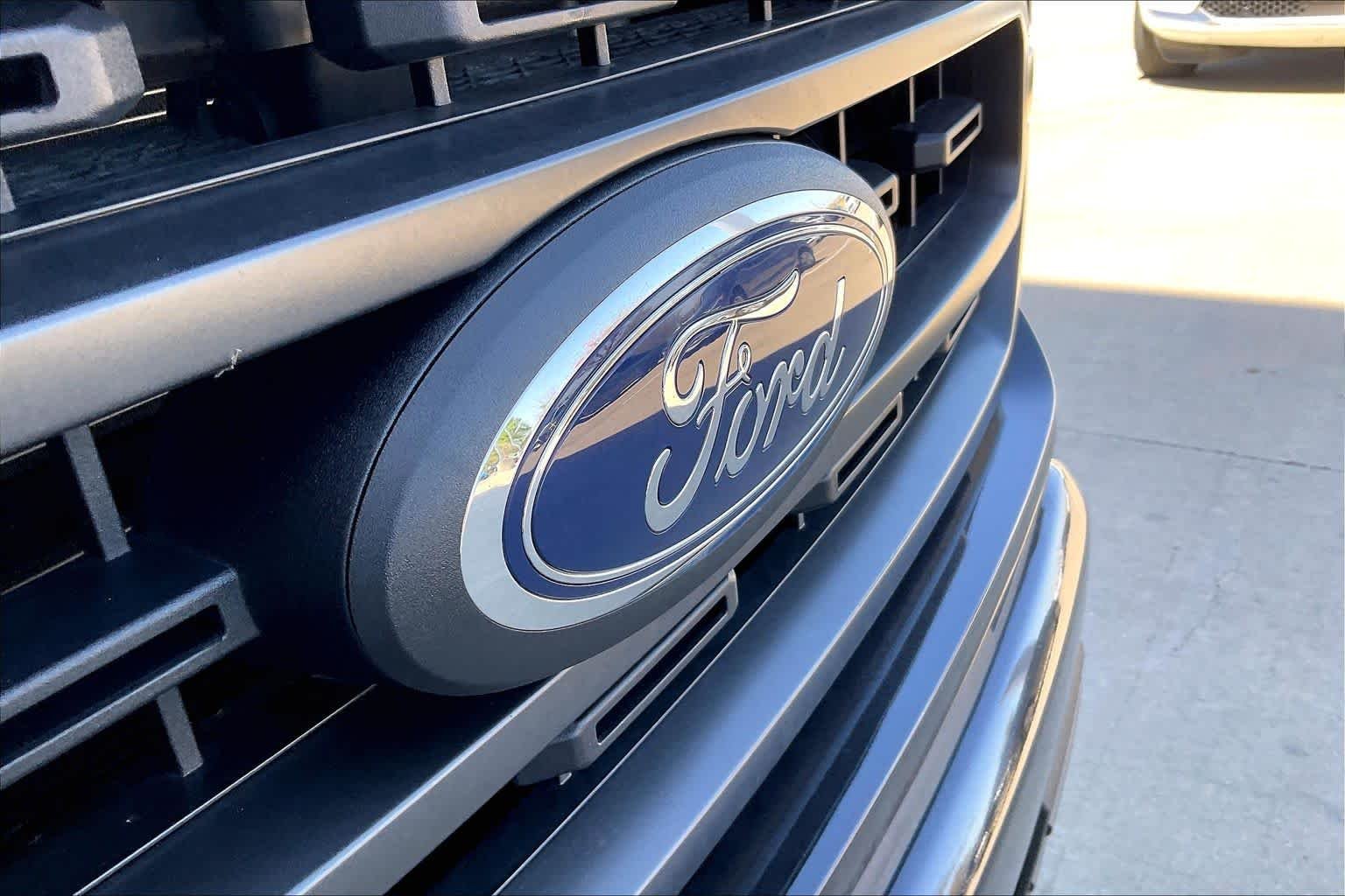 Used 2023 Agate Black Metallic Ford XLT image 25
