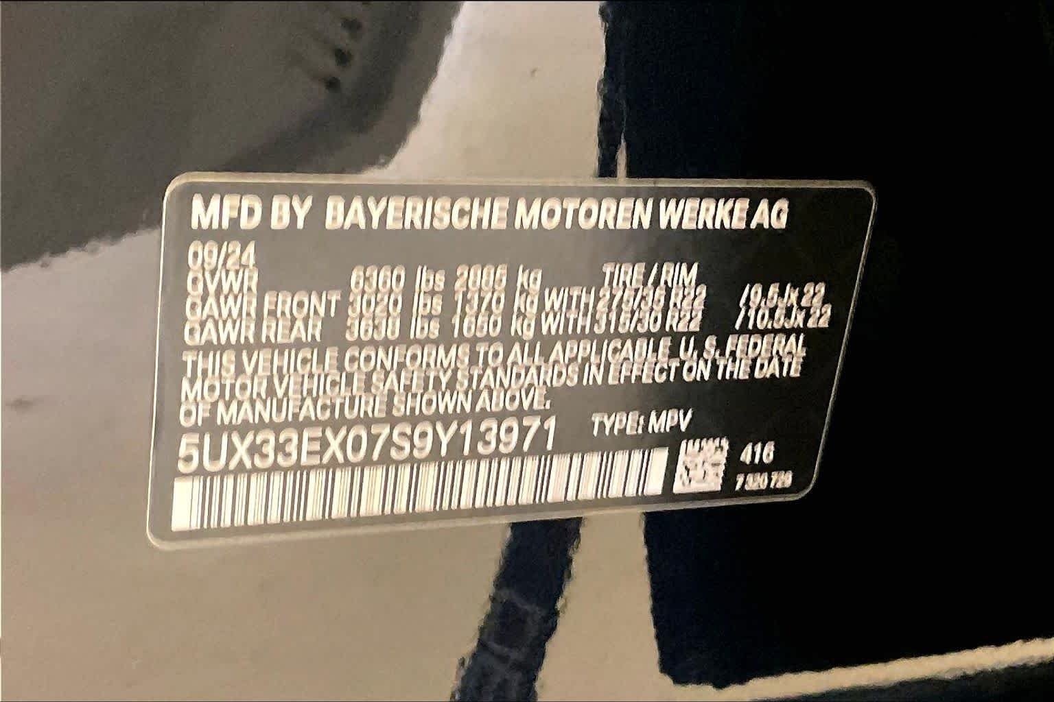 Certified Used 2025 Carbon Black Metallic BMW xDrive40i image 32