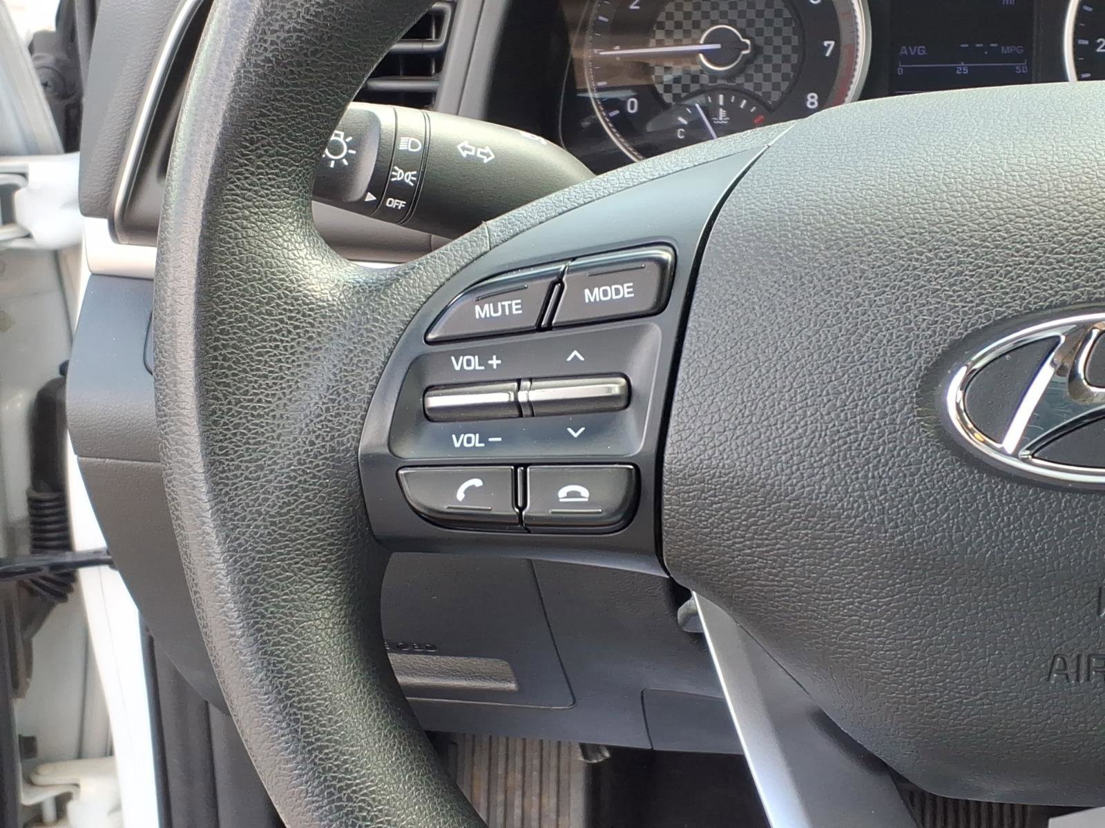 Used 2019 Quartz White Pearl Hyundai SE image 10