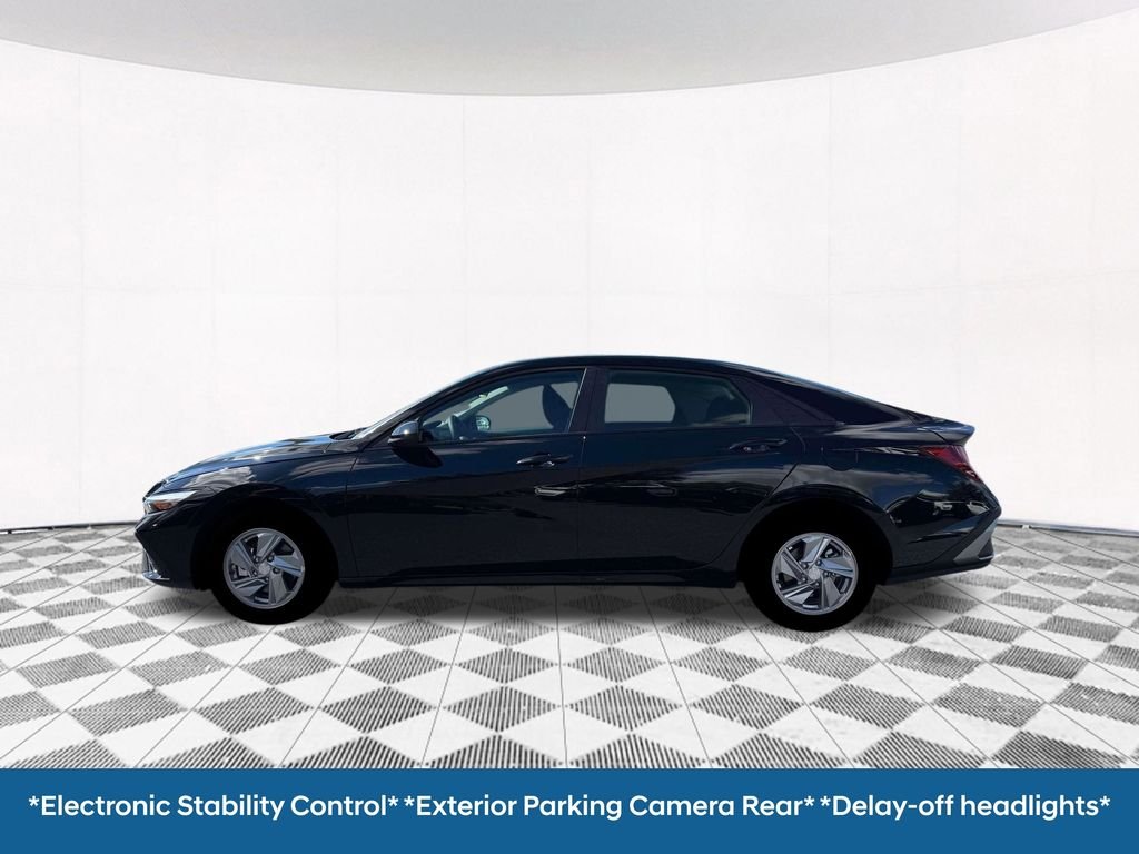 New 2026 Black Hyundai SE image 4