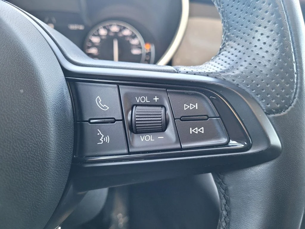 Used 2021 White Alfa Romeo  image 23