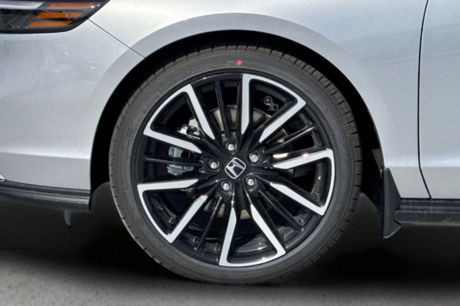 New 2026 Solar Silver Metallic Honda Touring image 30