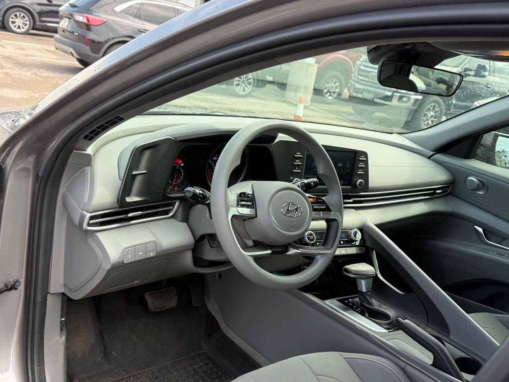 Used 2023 Gray Hyundai SEL image 4