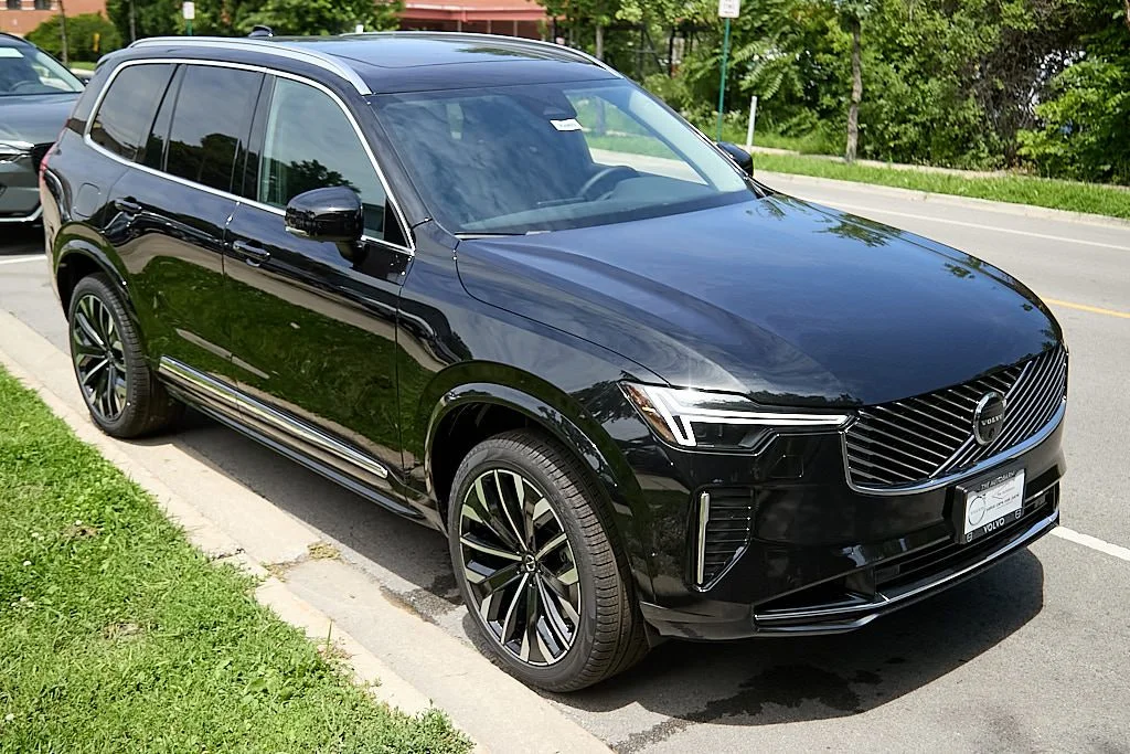 New 2026 Onyx Black Volvo Plus image 4