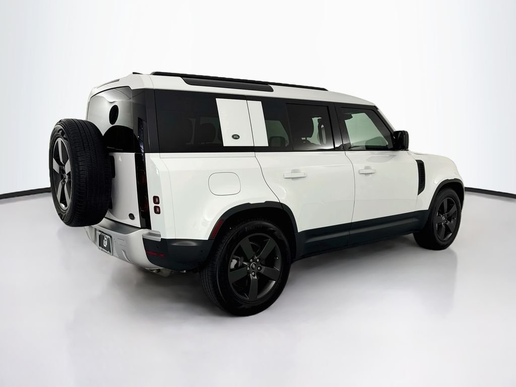 Used 2023 White Land Rover SE image 5