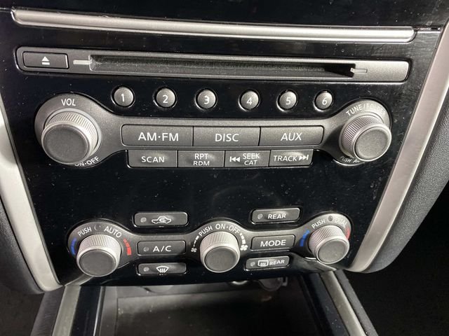 Used 2014 Gray Nissan SV image 22