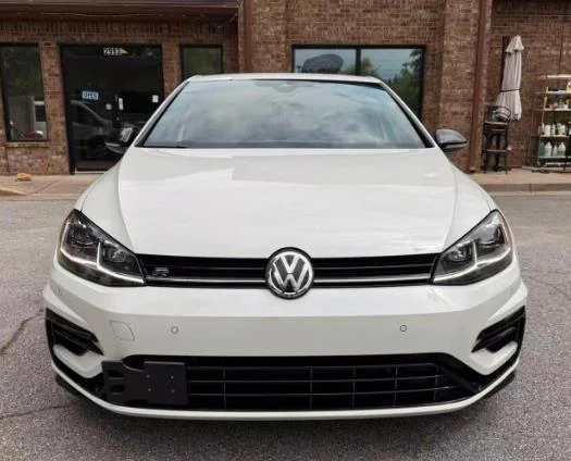 Used 2018 Oryx White Pearl Metallic Volkswagen 4Motion image 2
