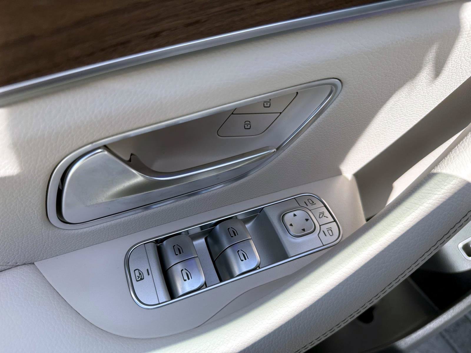 New 2026 Polar White Mercedes-Benz 350 4MATIC® SUV image 19