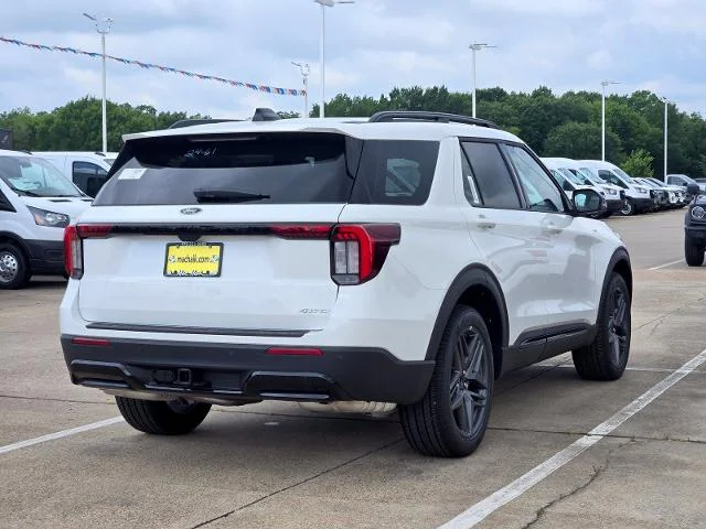 New 2026 Star White Metallic Tri-Coat Ford ST-Line image 25