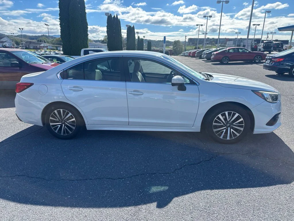 Used 2018 Crystal White Pearl Subaru 2.5i image 2