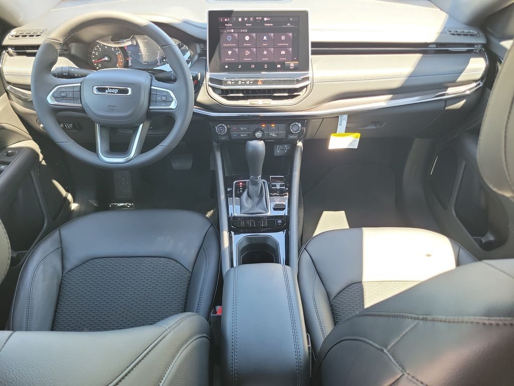 New 2026 Bright White Clearcoat Jeep Latitude image 14