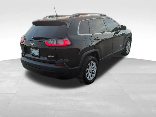 Used 2019 Black Jeep Latitude image 3