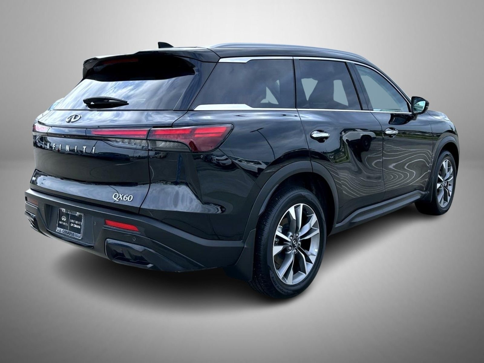 Used 2025 Black INFINITI LUXE image 5