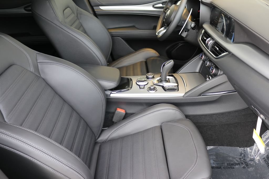 2025 Alfa Romeo Stelvio Base - Photo 29