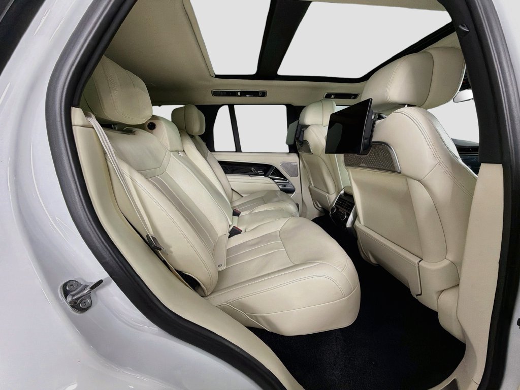 Certified Used 2024 White Land Rover Autobiography image 31