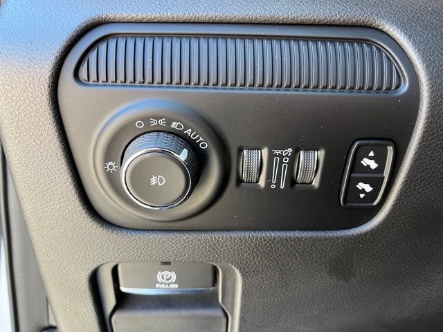 Used 2023 White Jeep Series III image 15