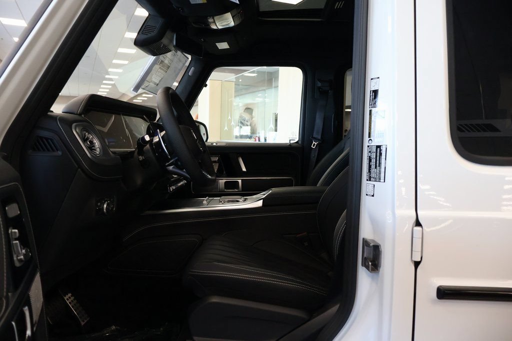 New 2027 MANUFAKTUR Moonlight White Metallic Mercedes-Benz AMG® G 63 SUV image 5