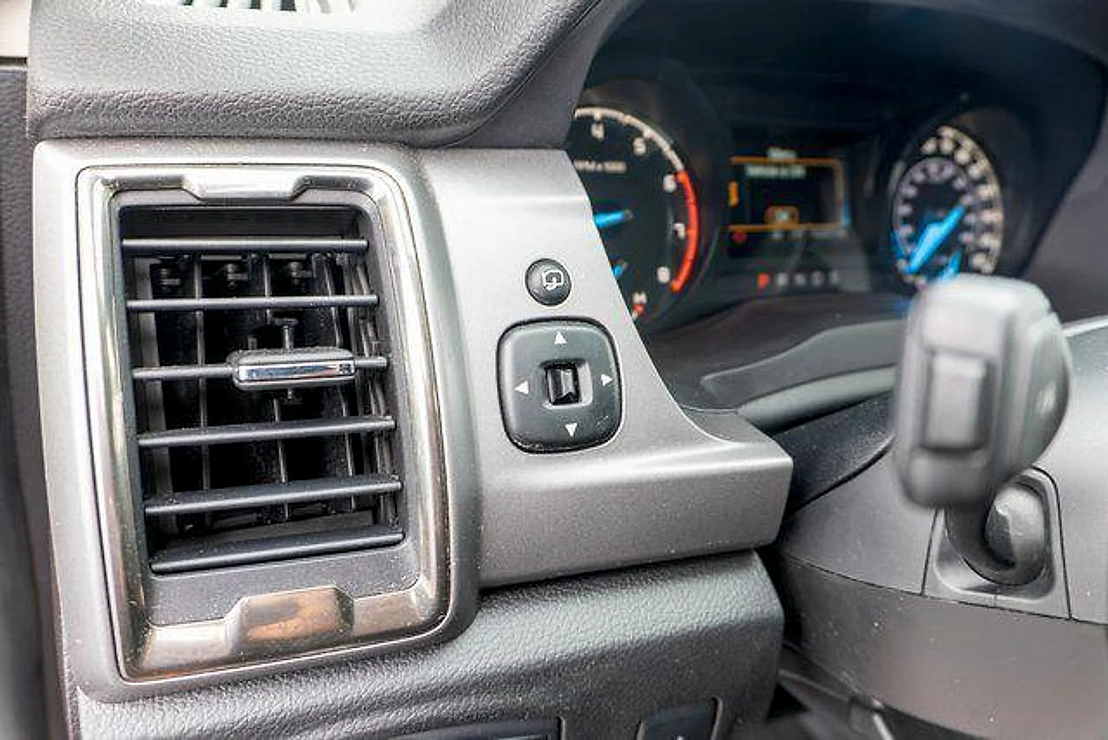 Used 2019 Burnt Orange Ford XL image 17