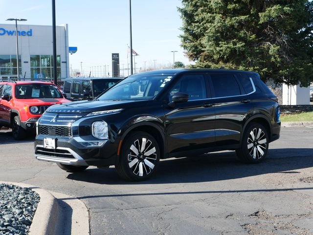 Certified 2025 Mitsubishi Outlander SE with VIN JA4J4VA80SZ030098 for sale in White Bear Lake, Minnesota