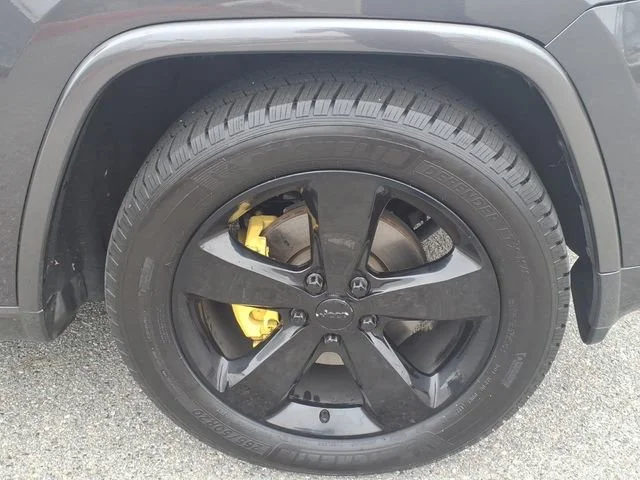 Used 2015 Gray Jeep Overland image 3