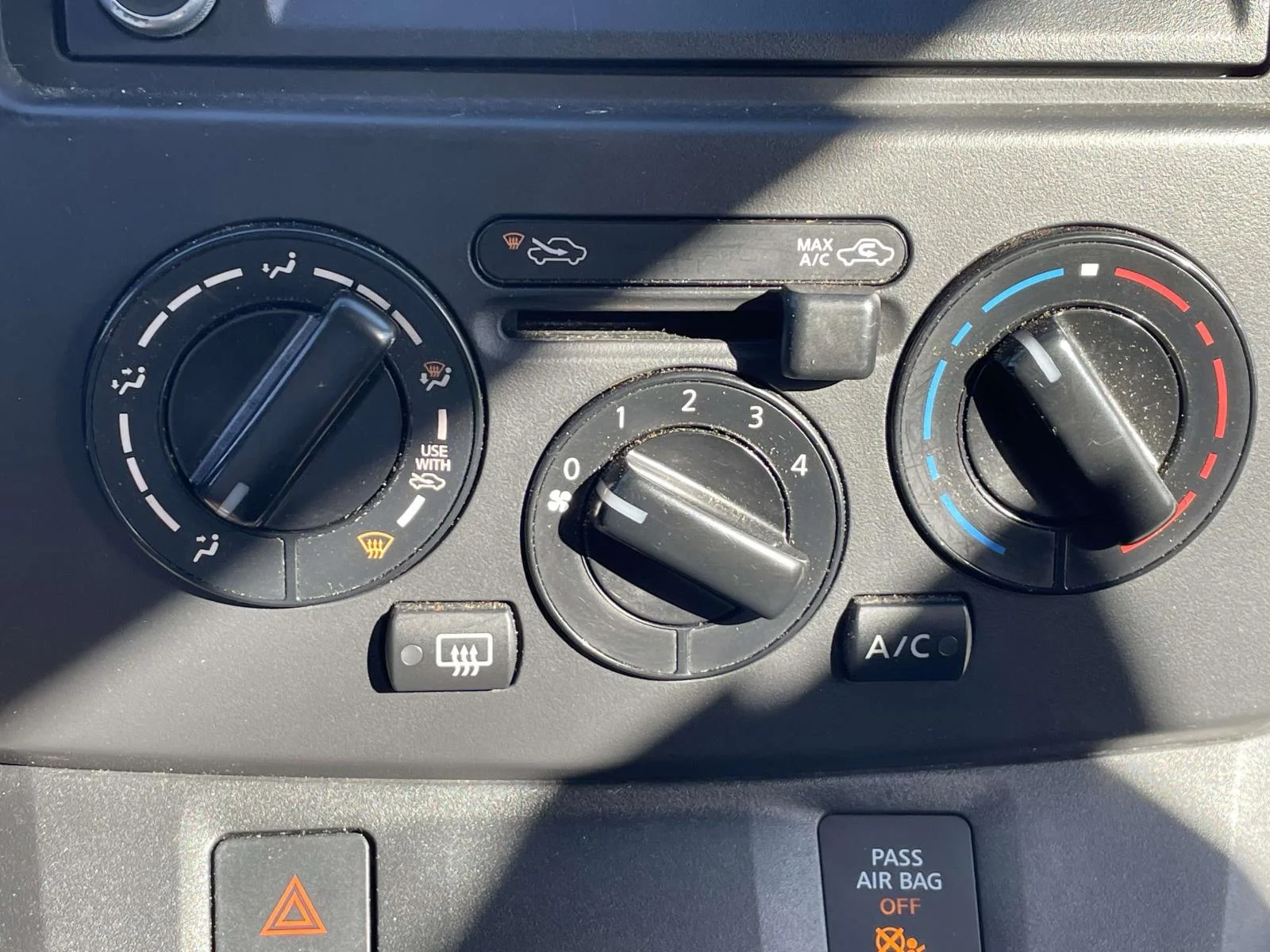Used 2020 White Nissan SV Xtronic CVT image 24