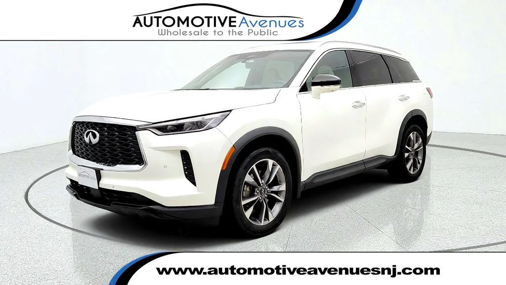 Used 2024 Majestic White INFINITI LUXE AWD w/ Vision Pkg & Bose Performance 17-Speaker Audio image 1