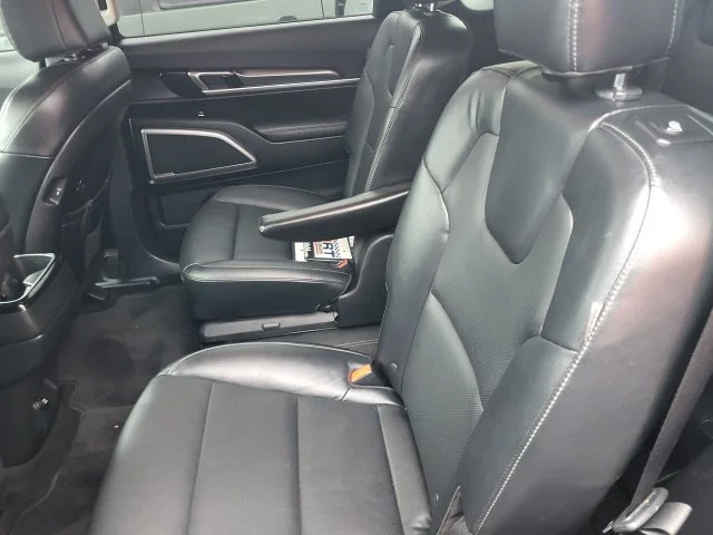 Used 2023 Green Kia S image 6