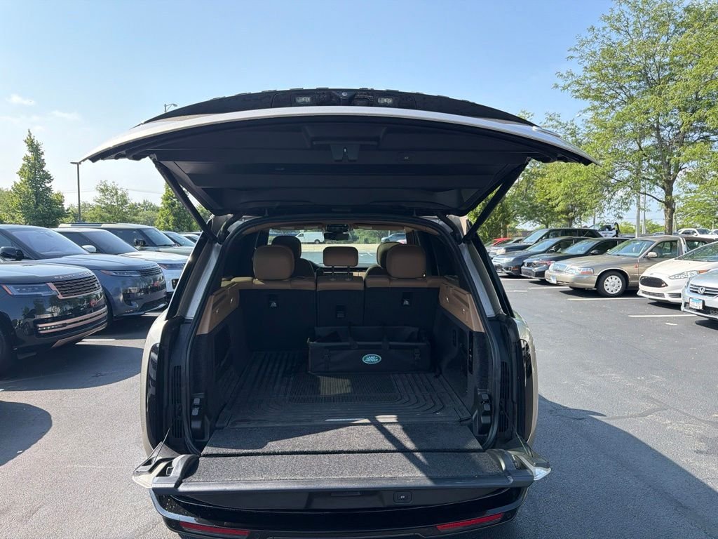 Used 2023 Gold Land Rover SE image 17