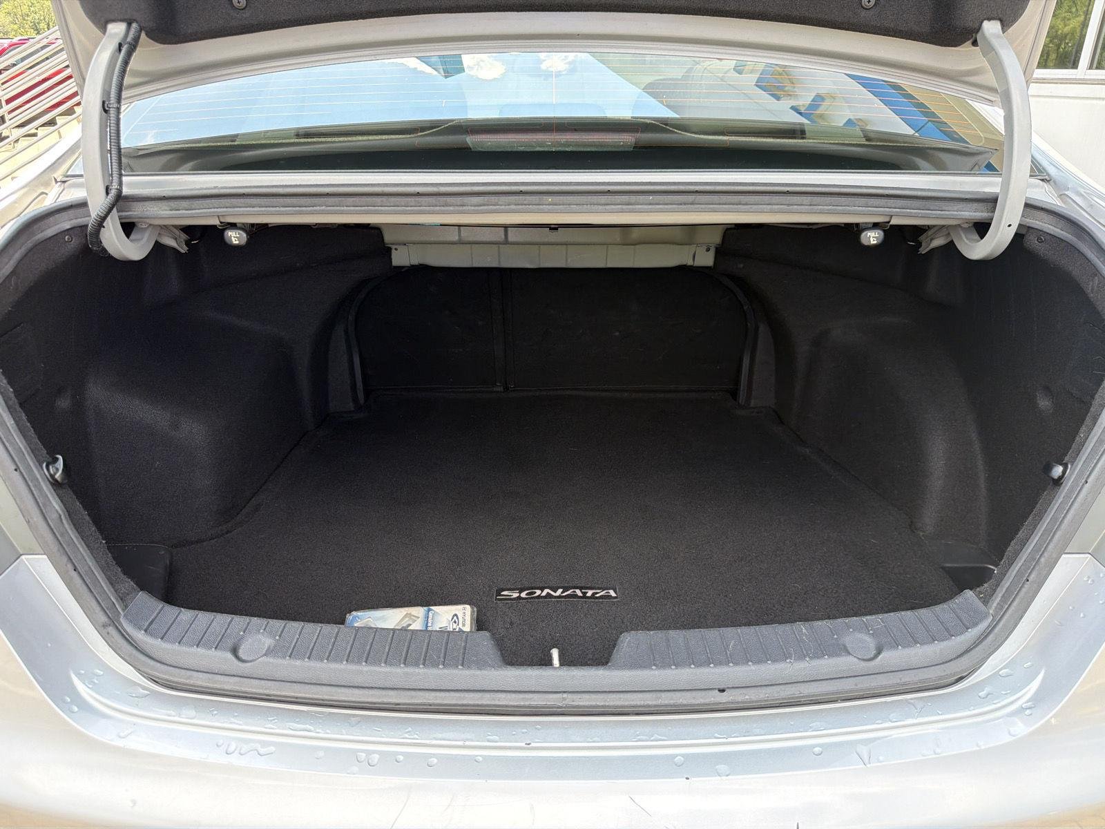 Used 2014 Radiant Silver Metallic Hyundai GLS image 33