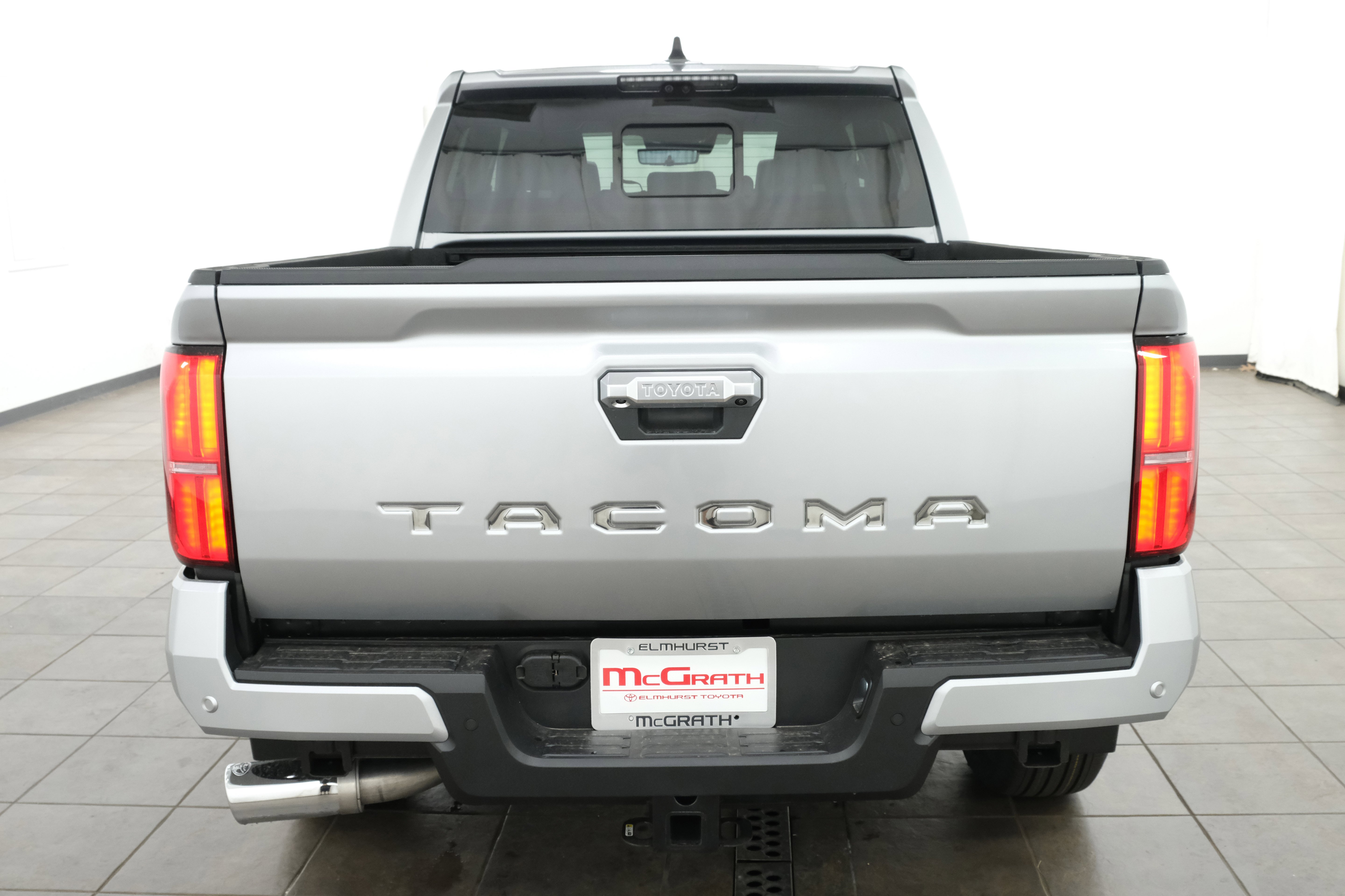 2026 Toyota Tacoma Limited - Photo 6