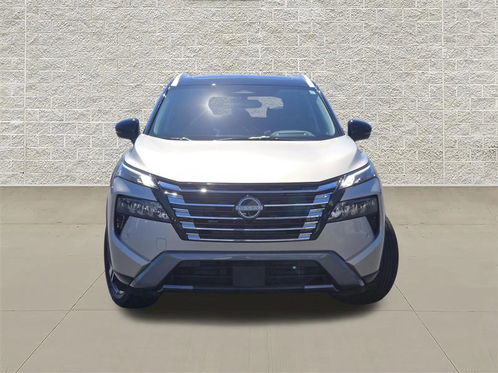 Used 2025 Champagne Silver Metallic/Super Black Nissan SL image 2