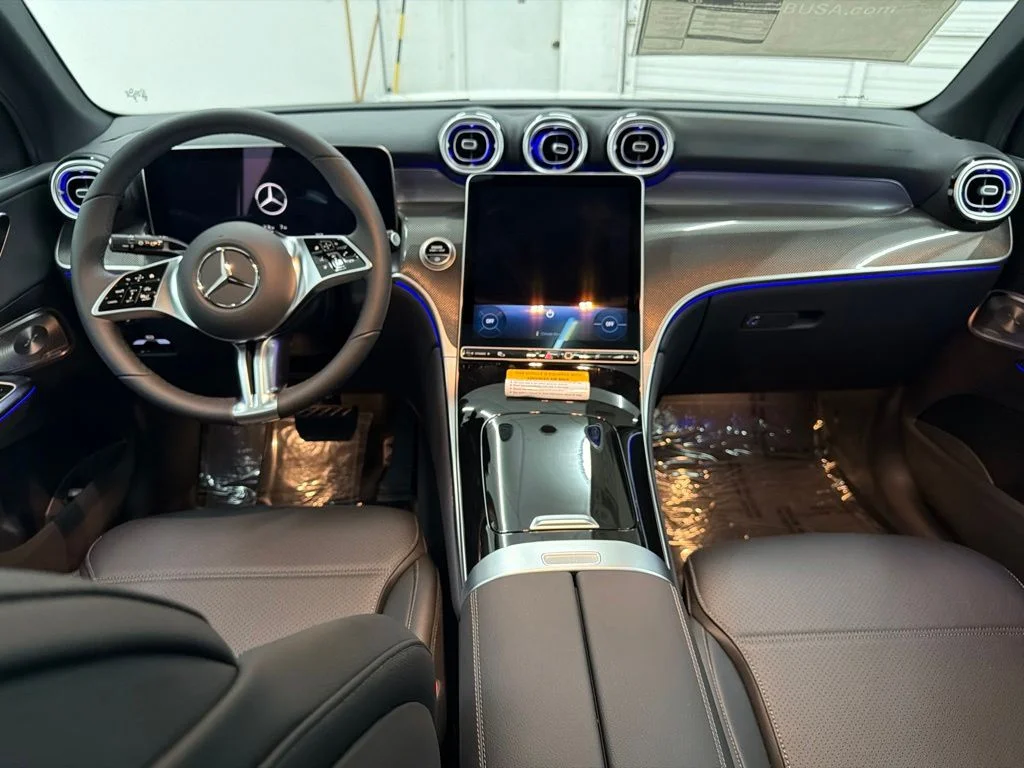New 2027 White Mercedes-Benz GLC 300 image 21