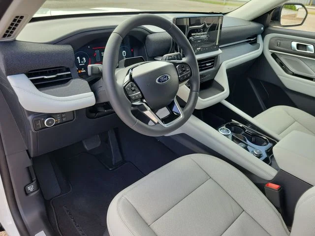 New 2026 Star White Metallic Tri-Coat Ford Platinum™ image 20