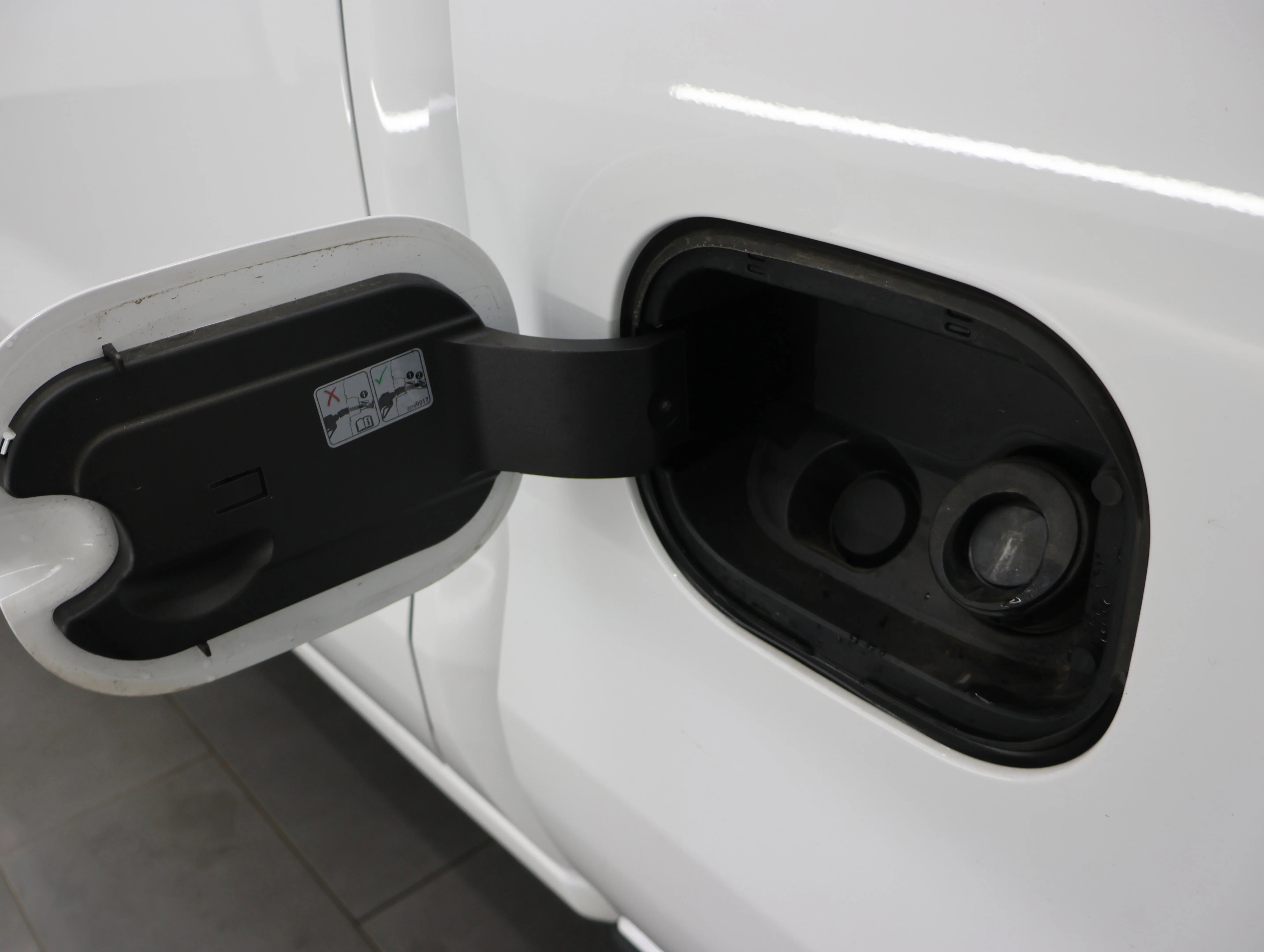 Used 2020 Summit White Chevrolet LT image 31