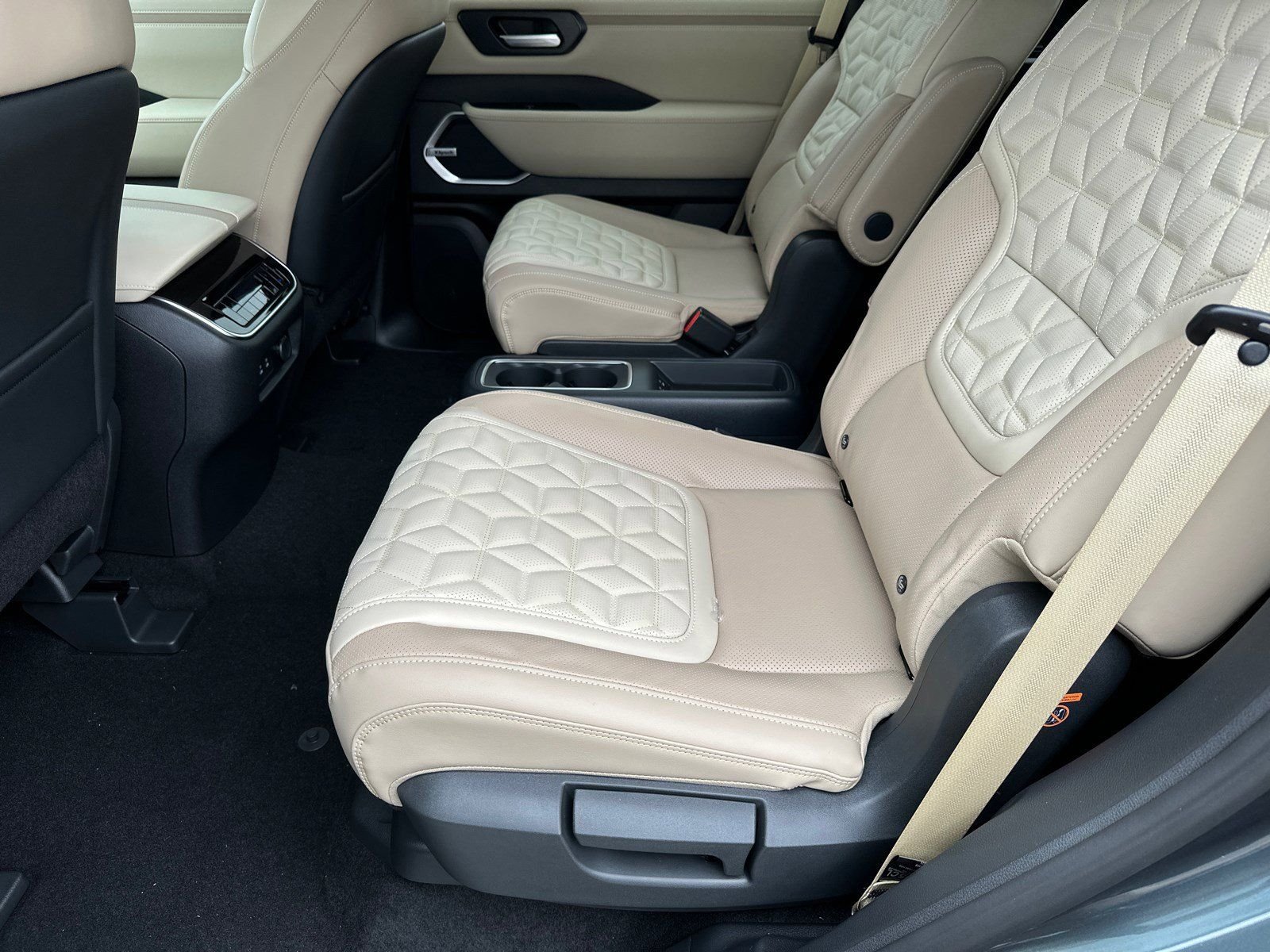 New 2026 White Nissan Platinum Reserve image 22