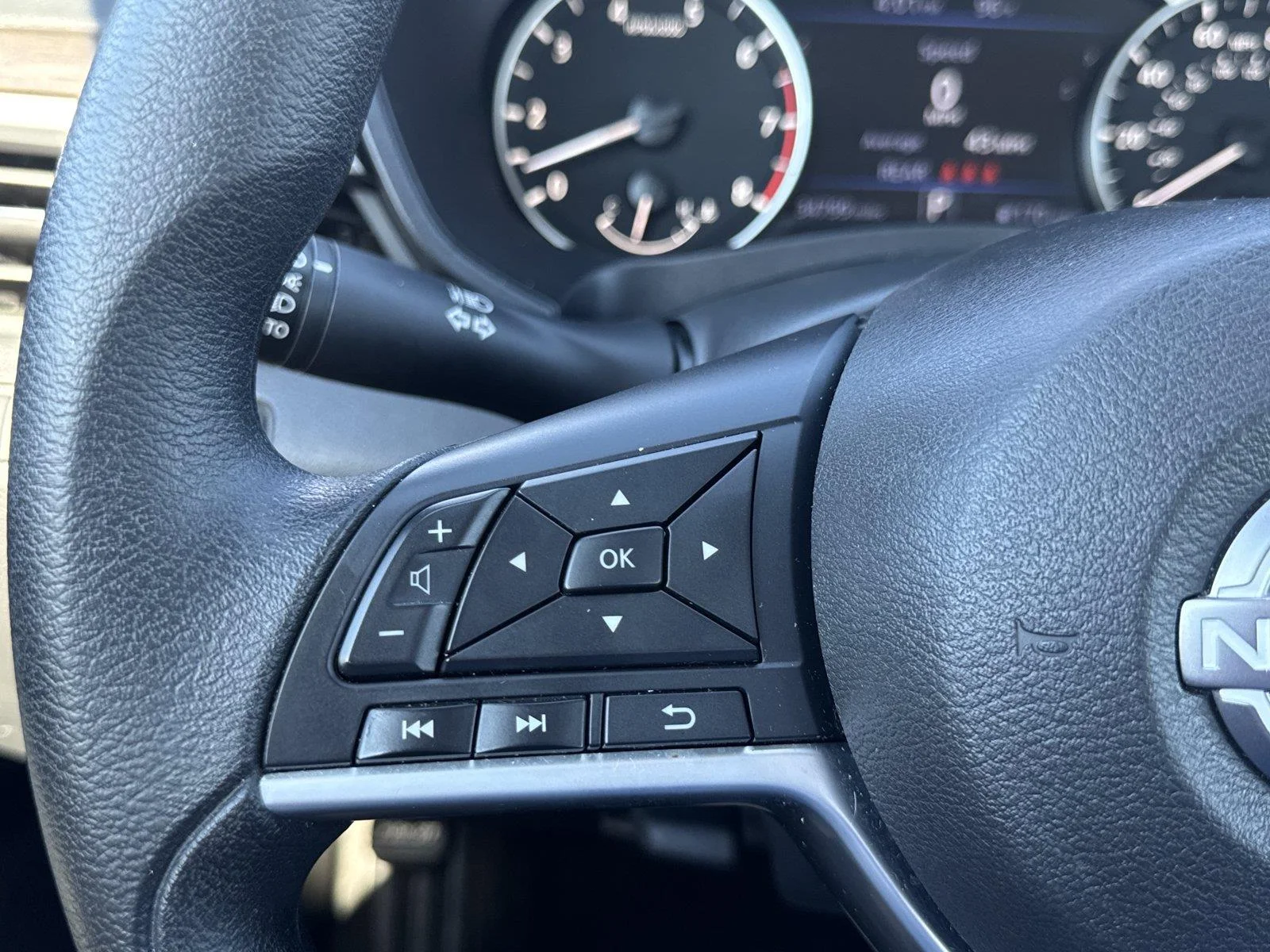 Used 2025 Super Black Nissan SV image 20