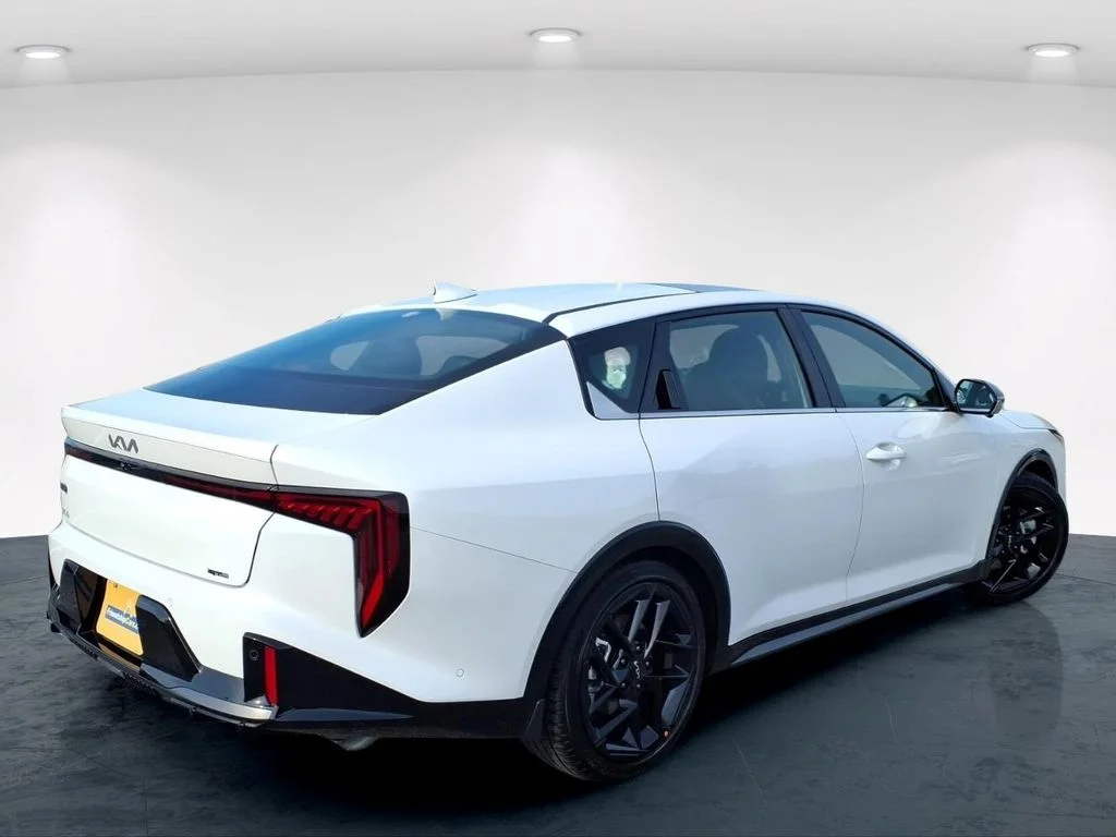 Used 2025 White Kia GT-Line Turbo image 8