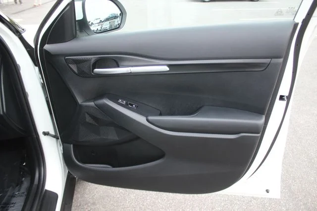 Used 2025 White Kia LX image 30