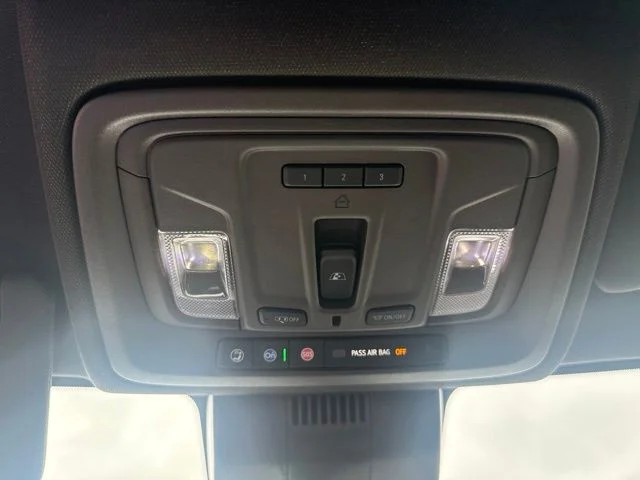Used 2024 White GMC Denali image 28