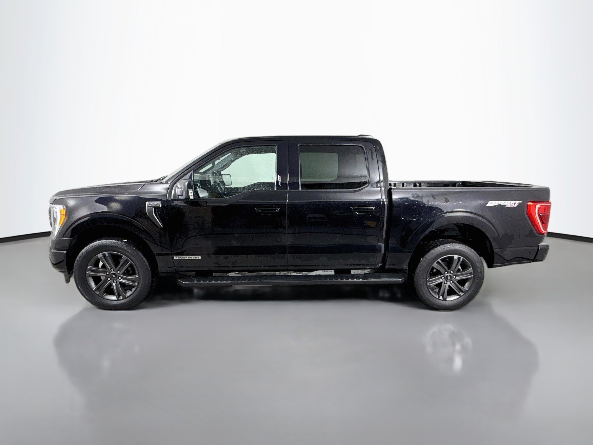 Used 2023 Agate Black Metallic Ford XLT image 4