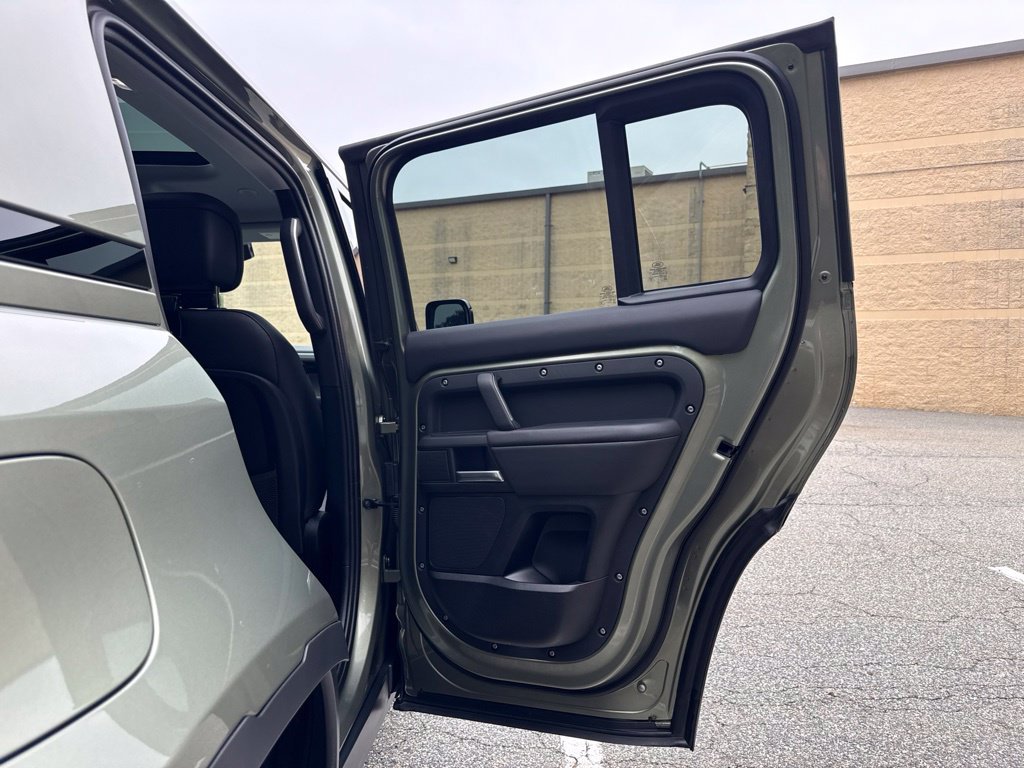 Used 2025 Green Land Rover S image 17